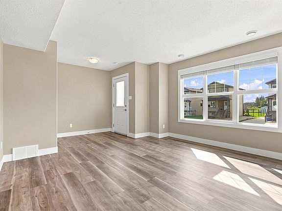 3rd image of 109 26th St