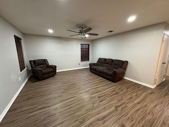 5th image of 257 Brettwood