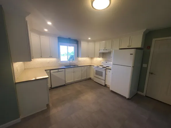 36 N Maple St, Hadley, MA 01035