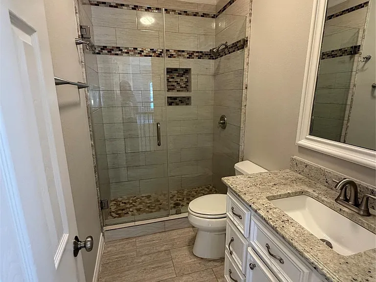 1523 Glen Oaks Dr — Photo 15