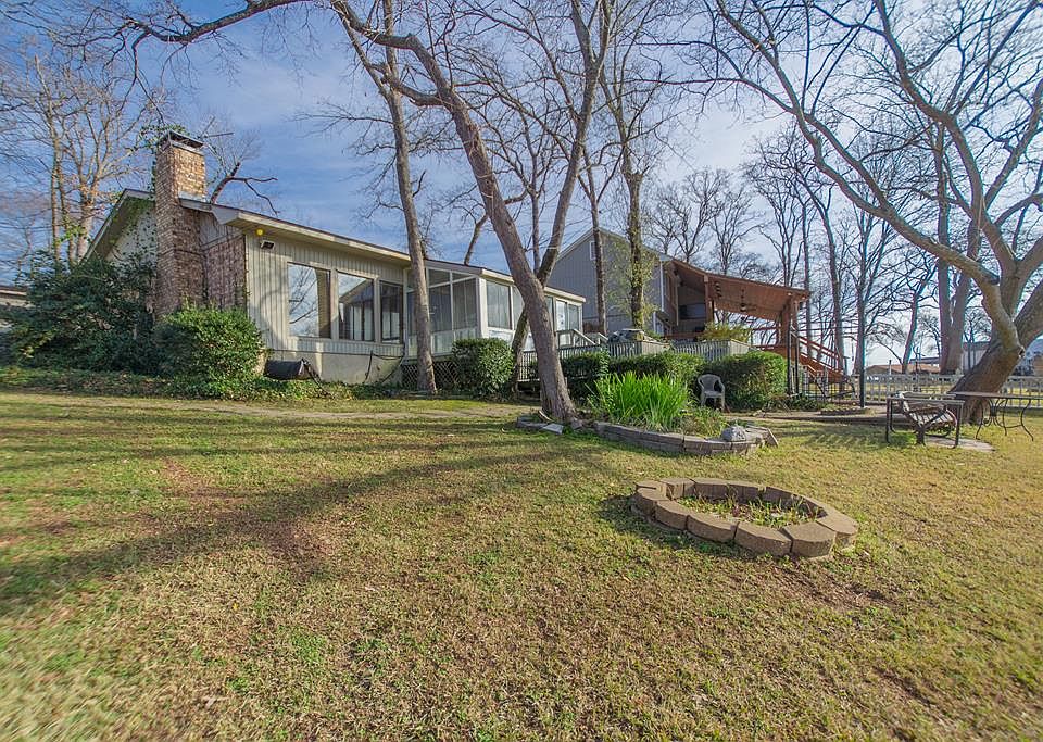 1st image of 135 Camino Robles St