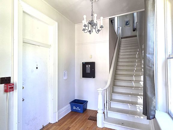 5th image of 467 Green St