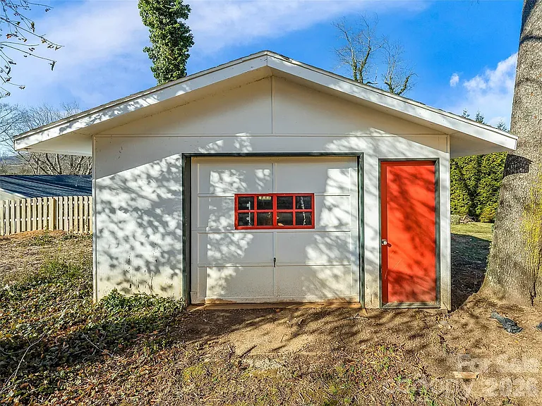34 Southwicke Dr — Photo 11