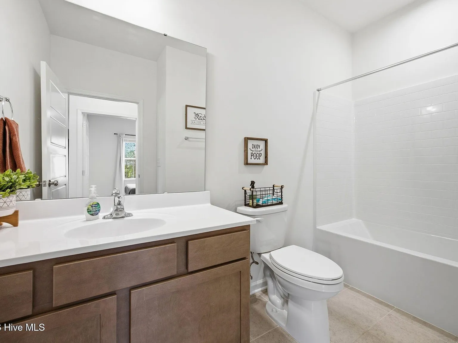 5 bed, 4.0 bath, 2892 sqft, $3,000 — Photo 4