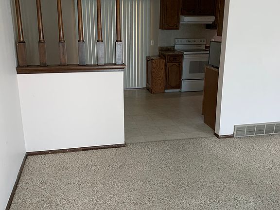 3rd image of 9010 Lakeview Dr