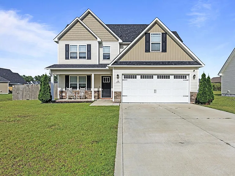 114 Bridgeport Dr — Photo 1