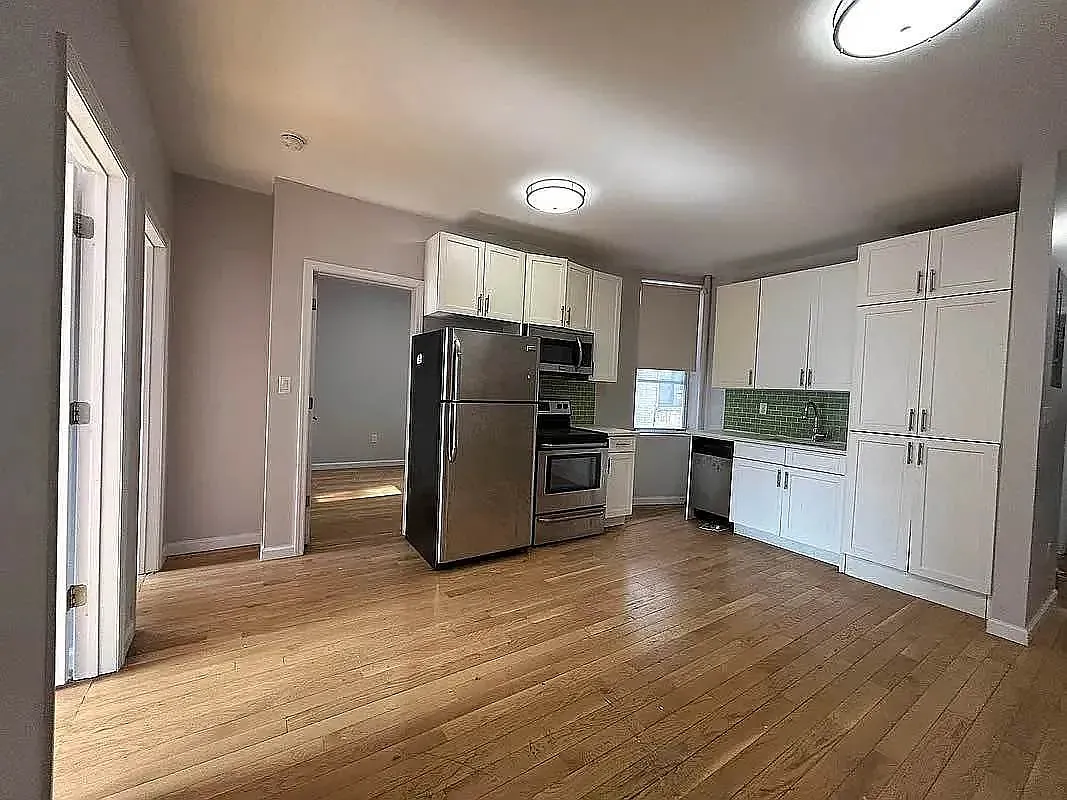 Building Photo - 572 E 26th St #4H