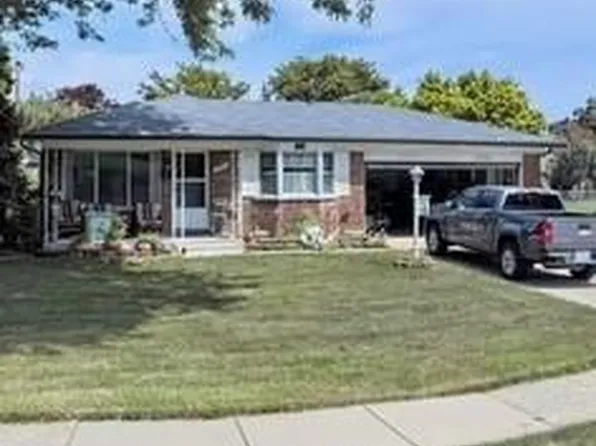 4935 Vista Ct, Sterling Heights, MI 48310