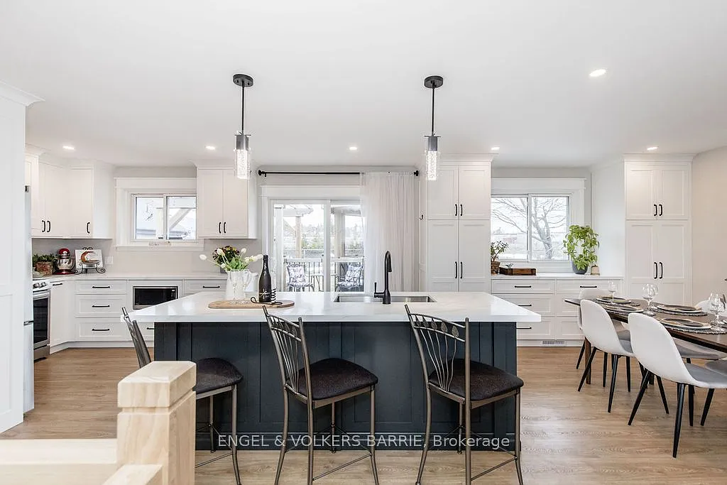 68 Ottaway Ave photo 1