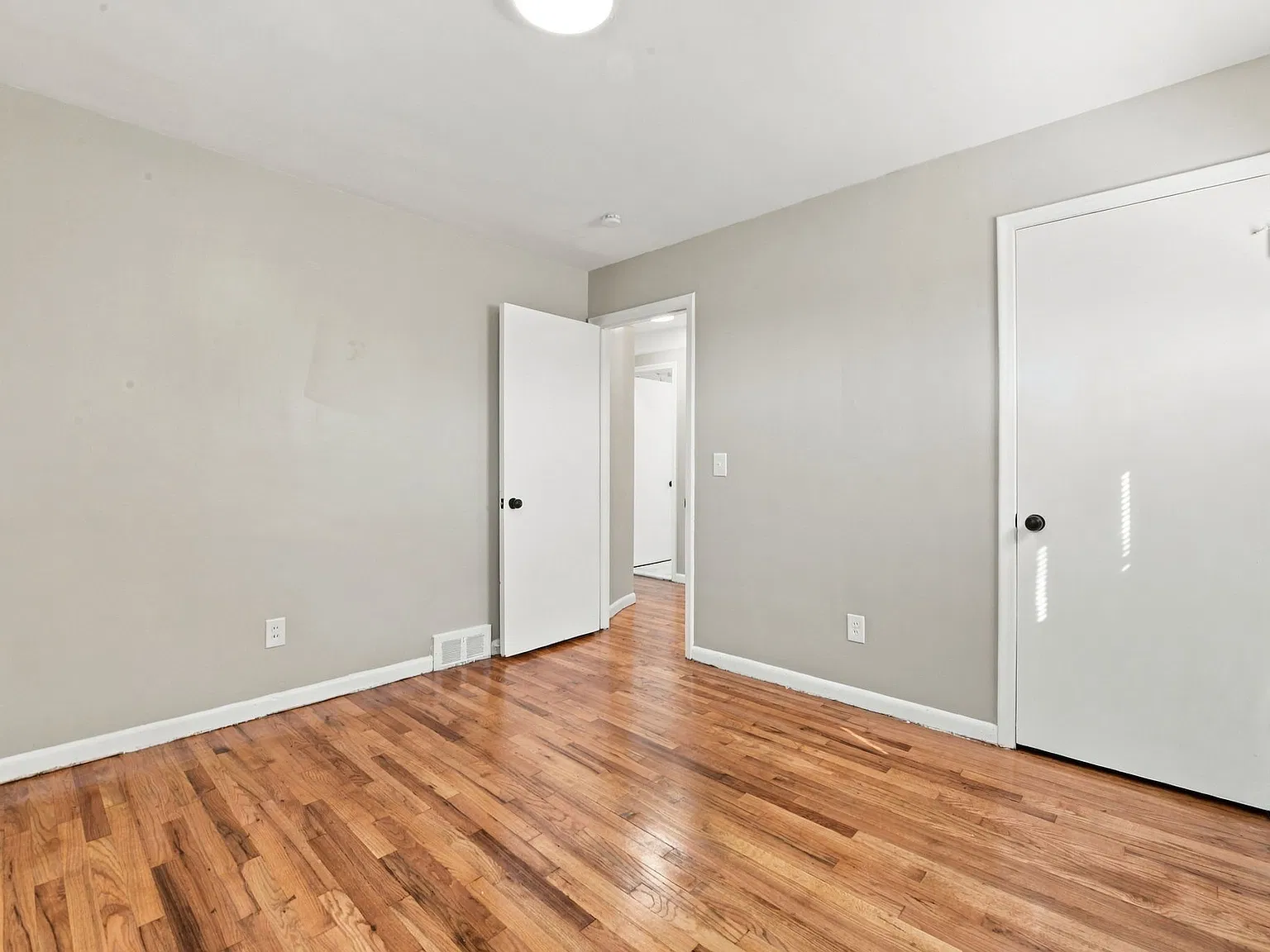 2 bed, 700 sqft, $1,000 — Photo 4