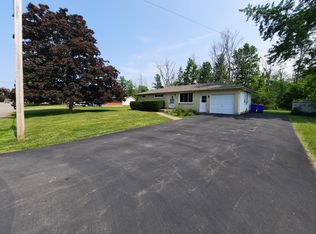 1625 S Bend Ln, Lake View, NY 14085