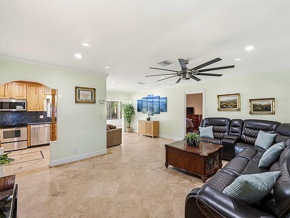 3rd image of 390 SE 12th Avenue