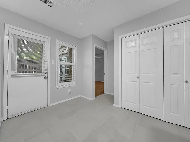 2111 E Belt Line Rd — Photo 8