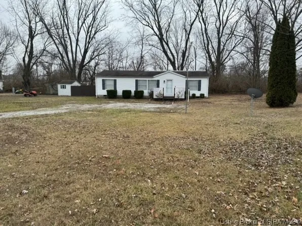 1130 Camelot Court Avenue, Mitchell, IN 47446