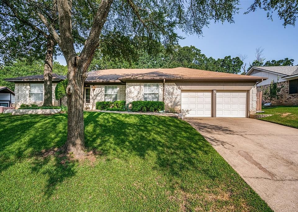 1st image of 602 Live Oak Dr