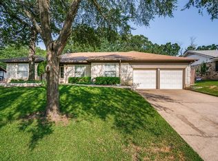 602 Live Oak Dr, Euless, TX 76040