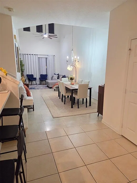 3 bed, 3.5 bath, 2018 sqft, $2,500 — Photo 4