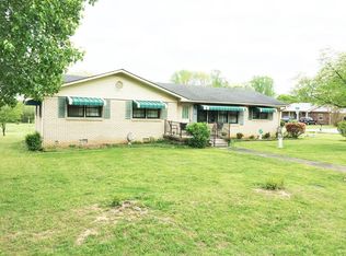 215 Chestnut St S, Bruceton, TN 38317