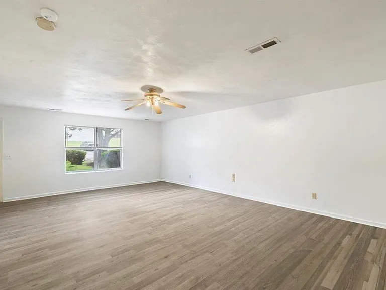 329 Pheasant Run Ct — Photo 2