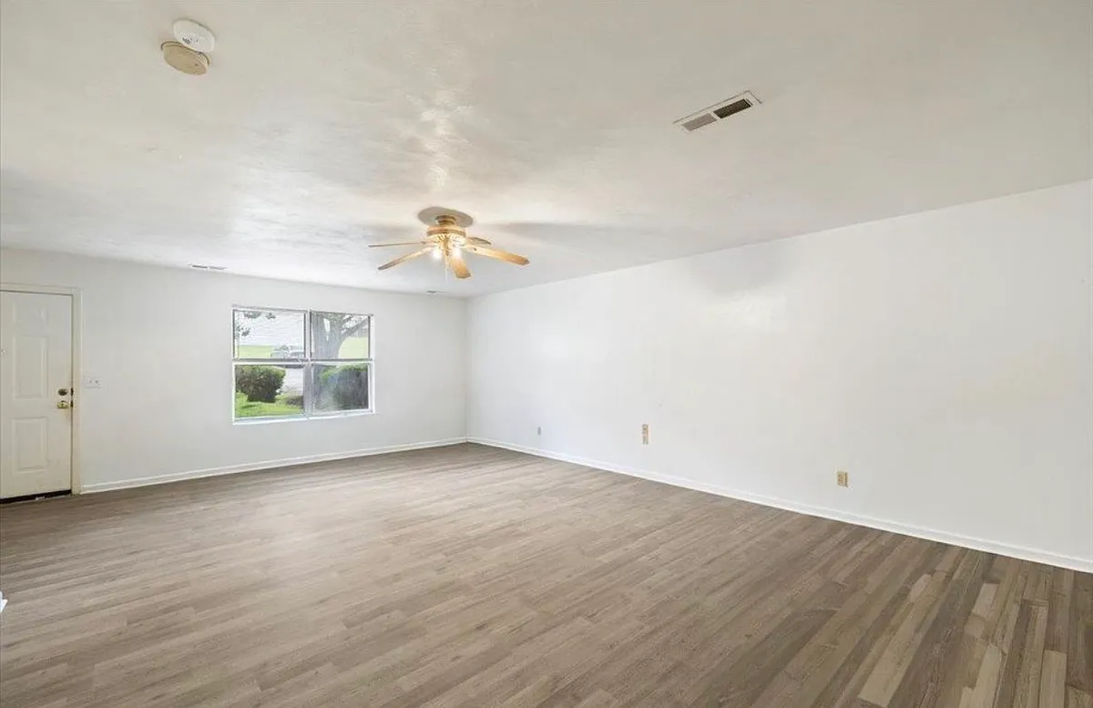 Building Photo - 329 Pheasant Run Ct