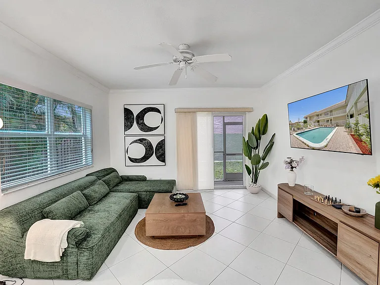 1450 N Riverside Dr #103 — Photo 34