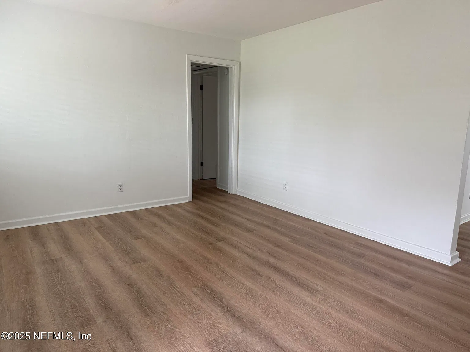 3 bed, 2.0 bath, 1494 sqft, $2,100 — Photo 4