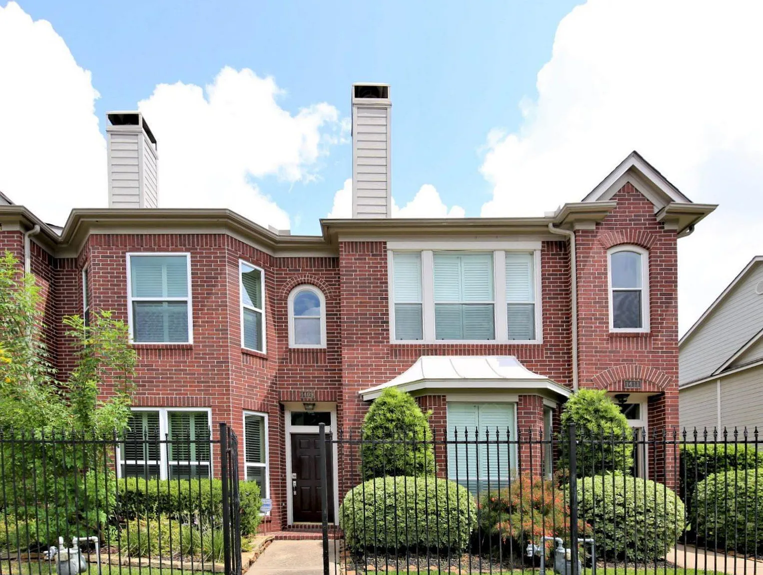 2 bed, 2.5 bath, 1715 sqft, $2,200 — Photo 1