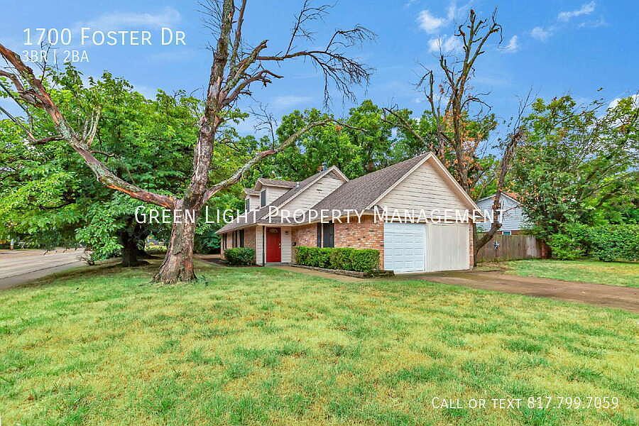 1st image of 1700 Foster Dr
