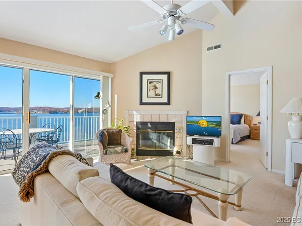 320 Regatta Bay Cir #4A, Lake Ozark, MO 65049