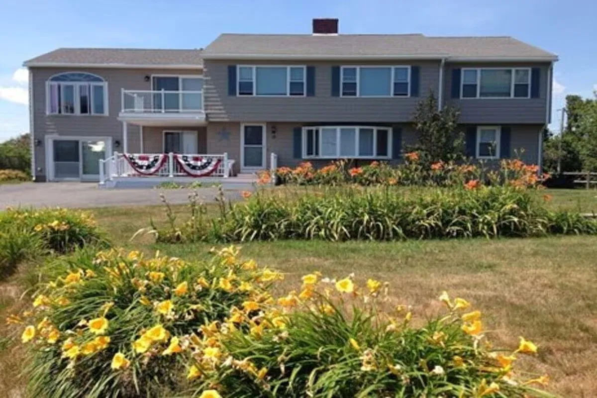 5 bed, 1.5 bath, 2950 sqft, $4,500 — Photo 1