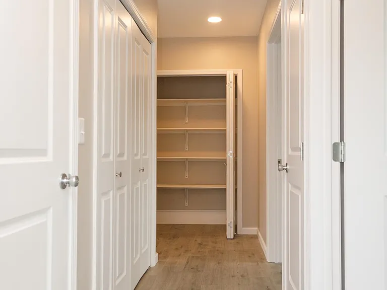 412 W Maple St — Photo 6