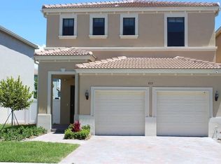 835 NE 191st St, Miami, FL 33179