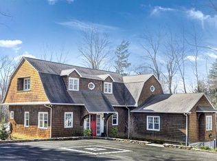 39 Peaceable St, Ridgefield, CT 06877