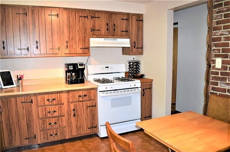2nd image of 118 Longmount Dr