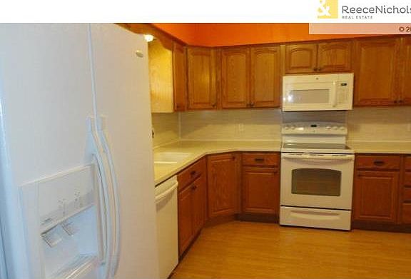 5th image of 1212 SW Essex Cir