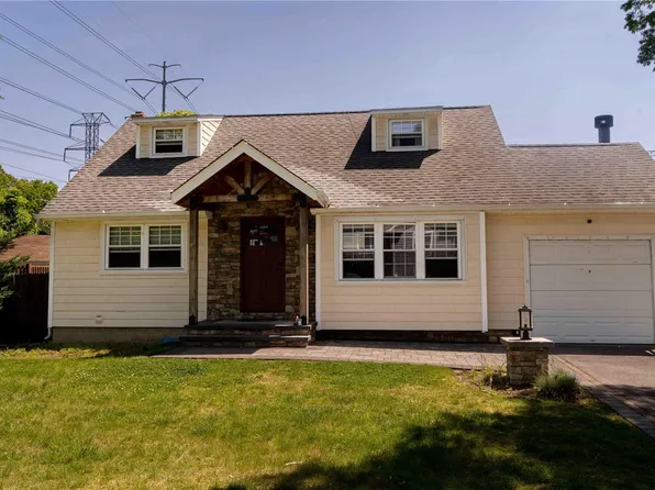 73 Geery Avenue, Holbrook, NY 11741