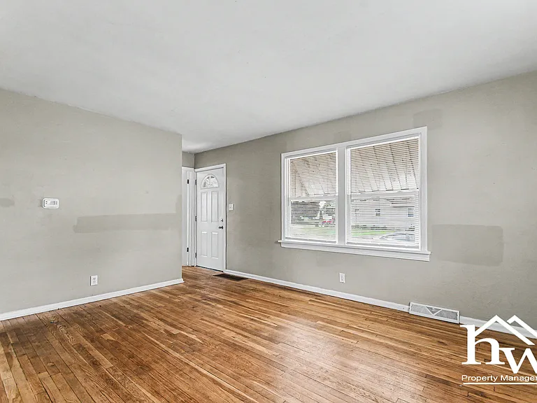 164 S Gladstone Ave — Photo 11