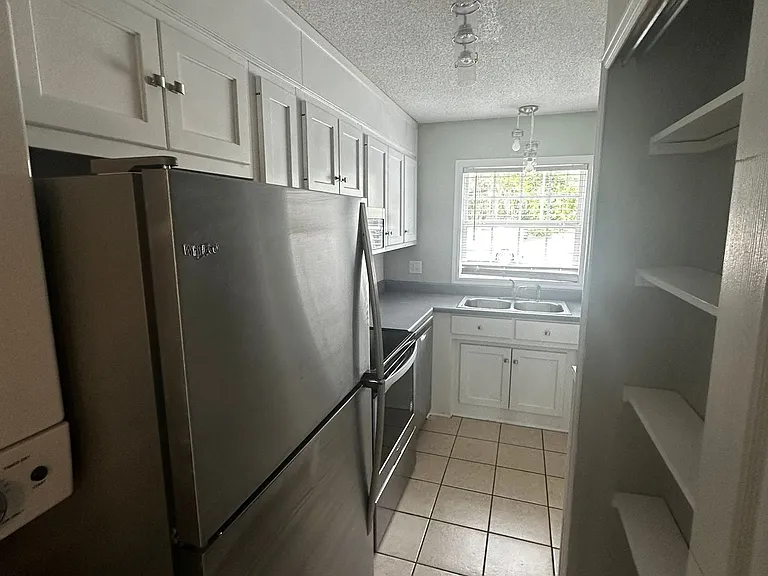 Center Town Condominiums — Photo 35