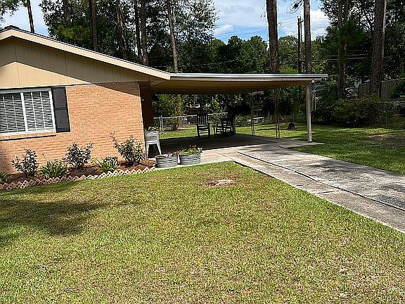 3rd image of 400 Camellia Dr