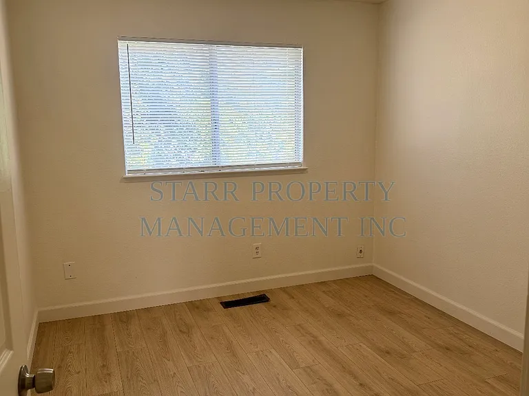 6059 Gentry Ave — Photo 11