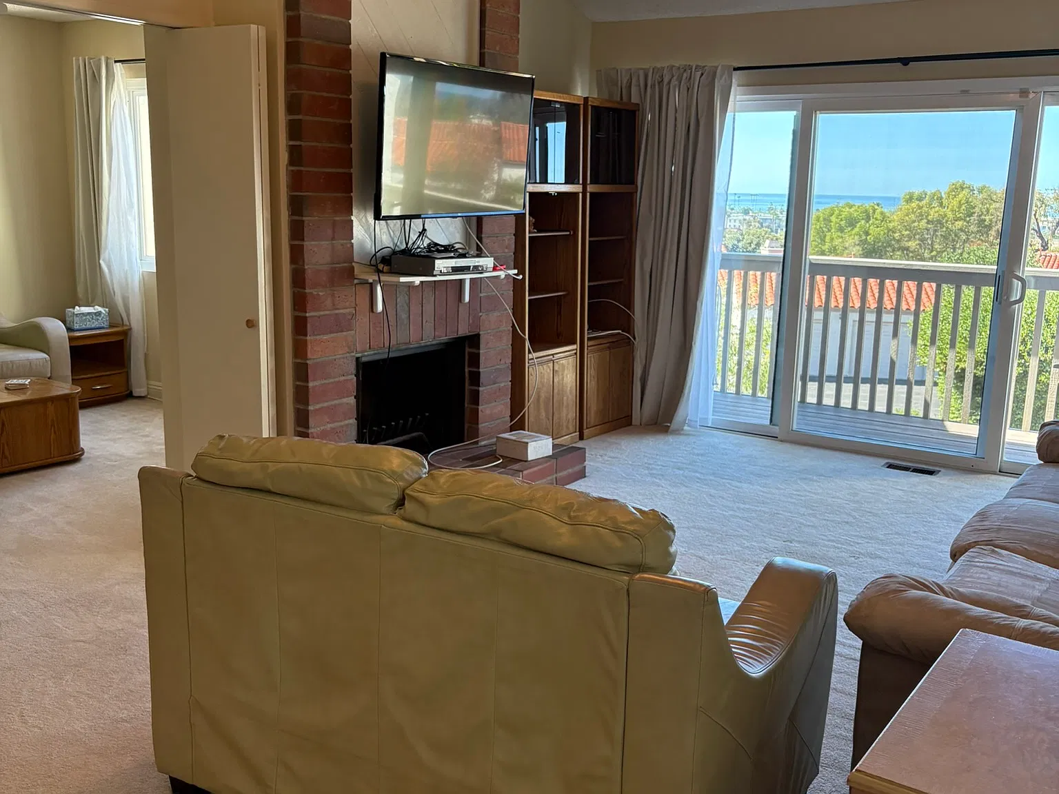 2 bed, 2.5 bath, 1283 sqft, $4,250 — Photo 3