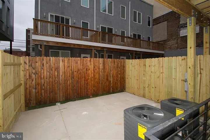 3 bed, 3.5 bath, 2139 sqft, $3,650 — Photo 4