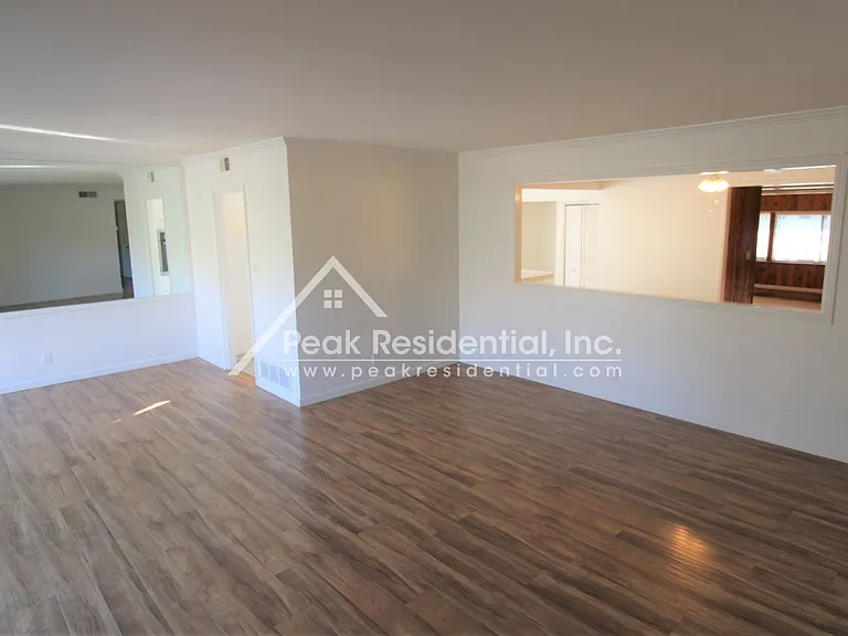 5820 Shenandoah Dr — Photo 3