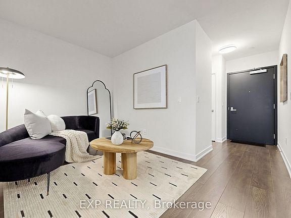 4th image of 31 Tippett Rd #611