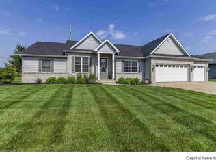 1401 Lake Pointe Ct, Springfield, IL 62712