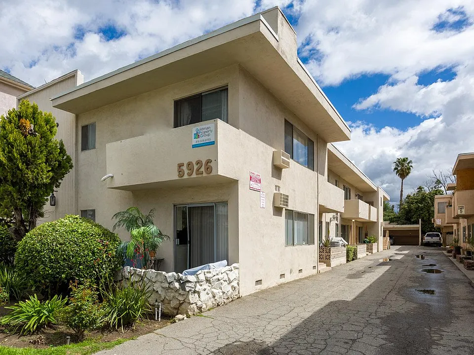 5926 Woodman Ave #9