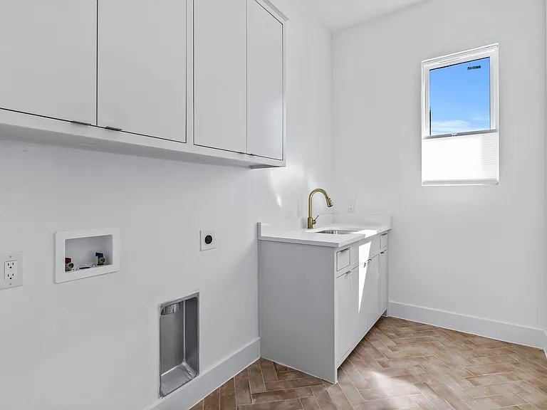 410 Avenue L #B — Photo 33