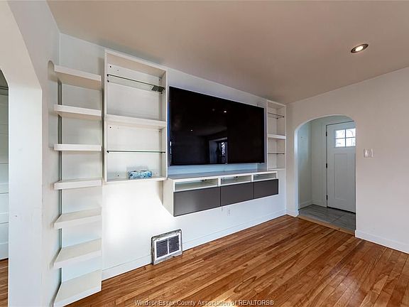 4th image of 2481 Buckingham Dr