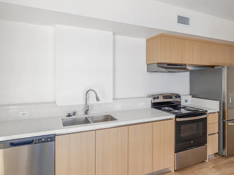 Woodlake Apartments — Photo 3