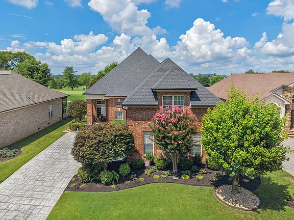 3rd image of 1124 Fairvue Village Ln